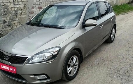 KIA cee'd I рестайлинг, 2010 год, 650 000 рублей, 6 фотография