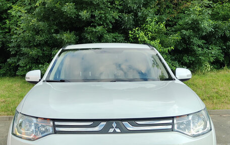 Mitsubishi Outlander III рестайлинг 3, 2014 год, 1 375 000 рублей, 1 фотография