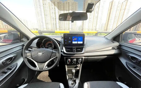 Toyota Yaris, 2022 год, 1 082 020 рублей, 10 фотография