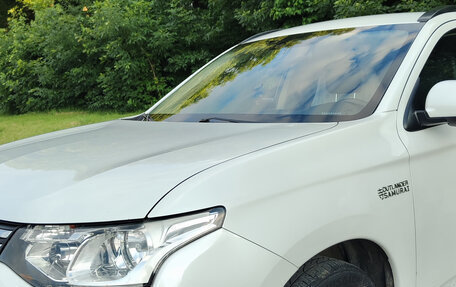 Mitsubishi Outlander III рестайлинг 3, 2014 год, 1 375 000 рублей, 5 фотография