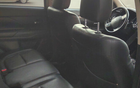 Mitsubishi Outlander III рестайлинг 3, 2014 год, 1 375 000 рублей, 10 фотография