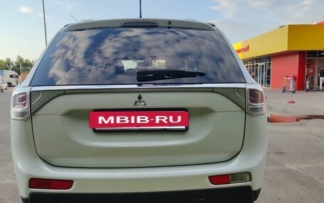 Mitsubishi Outlander III рестайлинг 3, 2014 год, 1 375 000 рублей, 11 фотография