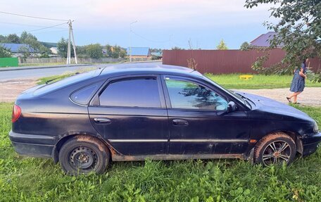 Toyota Avensis III рестайлинг, 1998 год, 135 000 рублей, 1 фотография