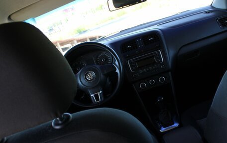 Volkswagen Polo VI (EU Market), 2011 год, 609 000 рублей, 24 фотография