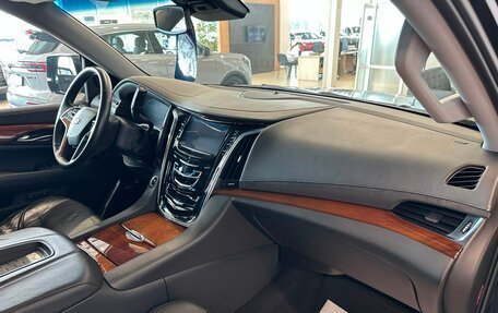 Cadillac Escalade IV, 2015 год, 3 999 999 рублей, 13 фотография