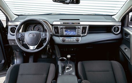 Toyota RAV4, 2015 год, 2 045 000 рублей, 15 фотография