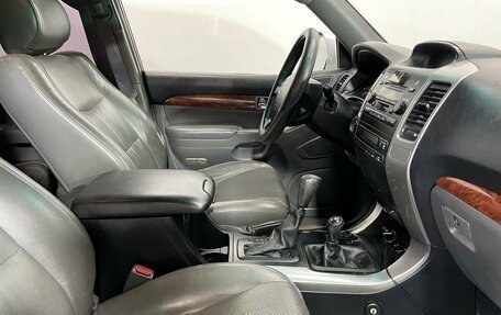 Toyota Land Cruiser Prado 120 рестайлинг, 2004 год, 1 350 000 рублей, 10 фотография