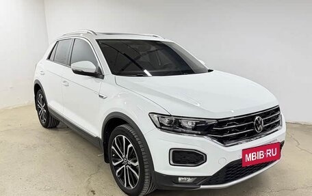Volkswagen T-Roc I, 2022 год, 1 500 444 рублей, 2 фотография
