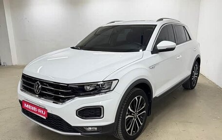 Volkswagen T-Roc I, 2022 год, 1 500 444 рублей, 3 фотография