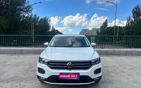 Volkswagen T-Roc I, 2023 год, 1 670 098 рублей, 2 фотография