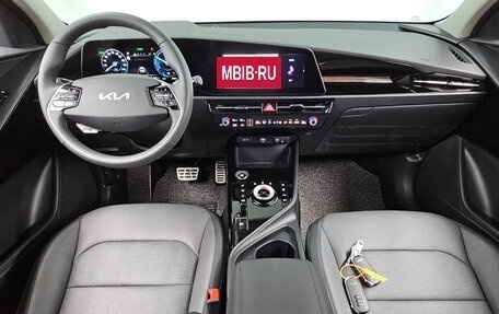 KIA Niro, 2022 год, 2 250 000 рублей, 10 фотография