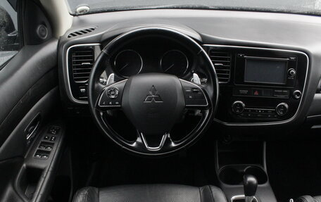 Mitsubishi Outlander III рестайлинг 3, 2016 год, 1 950 000 рублей, 6 фотография
