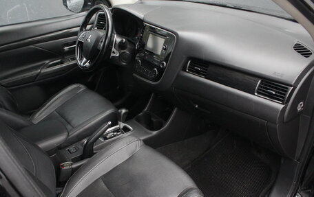 Mitsubishi Outlander III рестайлинг 3, 2016 год, 1 950 000 рублей, 8 фотография