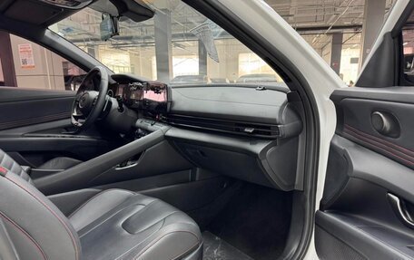 Hyundai Elantra, 2023 год, 1 310 000 рублей, 10 фотография