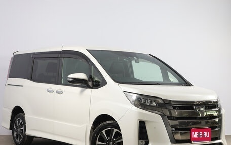 Toyota Noah III, 2019 год, 2 799 000 рублей, 1 фотография