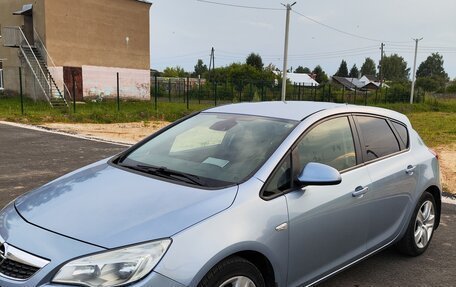 Opel Astra J, 2011 год, 709 000 рублей, 3 фотография