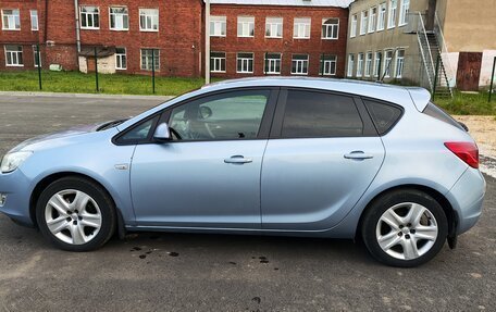 Opel Astra J, 2011 год, 709 000 рублей, 2 фотография