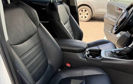 Toyota RAV4, 2021 год, 3 400 000 рублей, 12 фотография