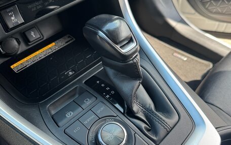 Toyota RAV4, 2021 год, 3 400 000 рублей, 13 фотография