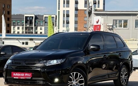 Mitsubishi Outlander III рестайлинг 3, 2016 год, 1 599 000 рублей, 4 фотография