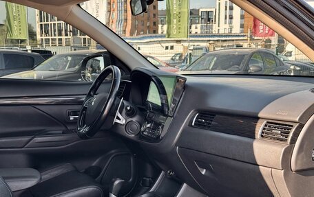Mitsubishi Outlander III рестайлинг 3, 2016 год, 1 599 000 рублей, 12 фотография