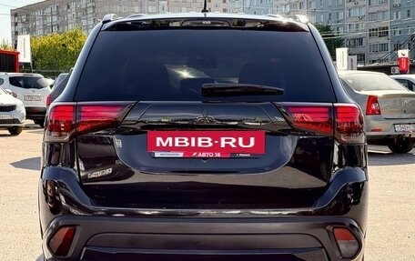 Mitsubishi Outlander III рестайлинг 3, 2016 год, 1 599 000 рублей, 6 фотография