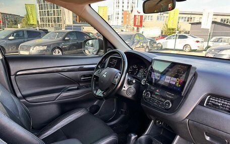 Mitsubishi Outlander III рестайлинг 3, 2016 год, 1 599 000 рублей, 13 фотография