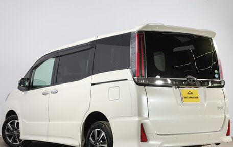 Toyota Noah III, 2019 год, 2 799 000 рублей, 5 фотография