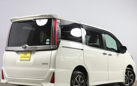 Toyota Noah III, 2019 год, 2 799 000 рублей, 7 фотография