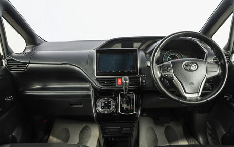 Toyota Noah III, 2019 год, 2 799 000 рублей, 9 фотография