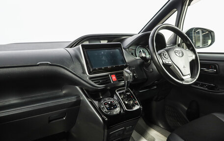 Toyota Noah III, 2019 год, 2 799 000 рублей, 10 фотография