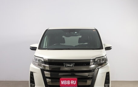 Toyota Noah III, 2019 год, 2 799 000 рублей, 2 фотография
