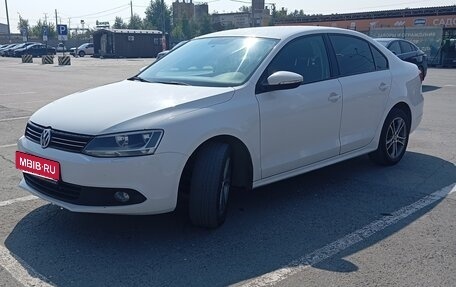 Volkswagen Jetta VI, 2012 год, 990 000 рублей, 2 фотография
