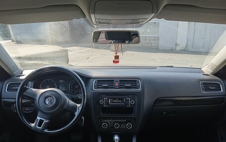 Volkswagen Jetta VI, 2012 год, 990 000 рублей, 13 фотография