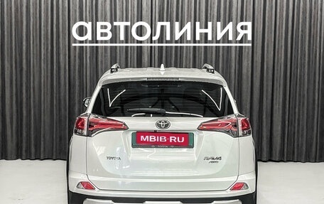 Toyota RAV4, 2018 год, 2 379 000 рублей, 4 фотография