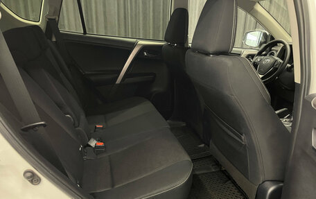 Toyota RAV4, 2018 год, 2 379 000 рублей, 14 фотография