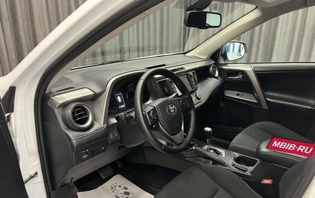 Toyota RAV4, 2018 год, 2 379 000 рублей, 8 фотография