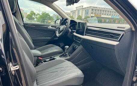 Volkswagen Tiguan II, 2023 год, 2 500 000 рублей, 10 фотография
