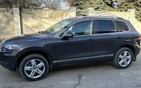 Volkswagen Touareg III, 2011 год, 2 300 000 рублей, 2 фотография