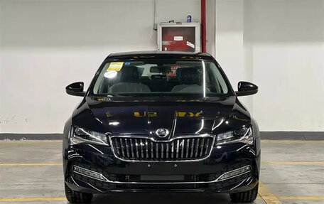 Skoda Superb III рестайлинг, 2026 год, 2 200 000 рублей, 2 фотография
