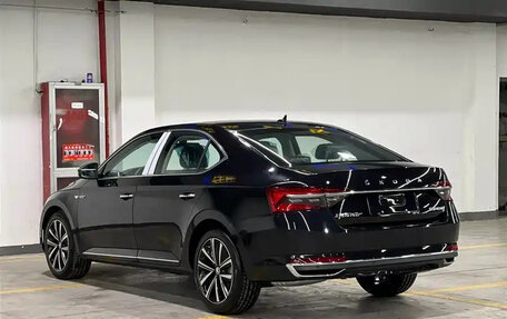 Skoda Superb III рестайлинг, 2026 год, 2 200 000 рублей, 6 фотография