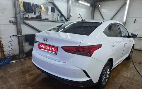 Hyundai Solaris II рестайлинг, 2021 год, 1 790 000 рублей, 3 фотография
