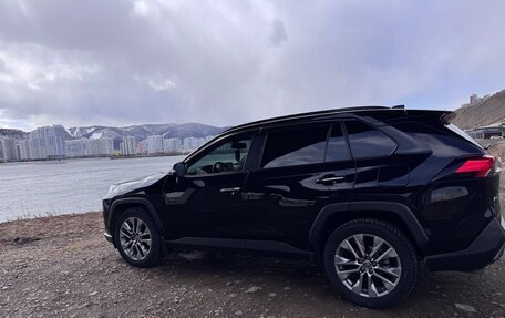 Toyota RAV4, 2020 год, 3 170 000 рублей, 1 фотография