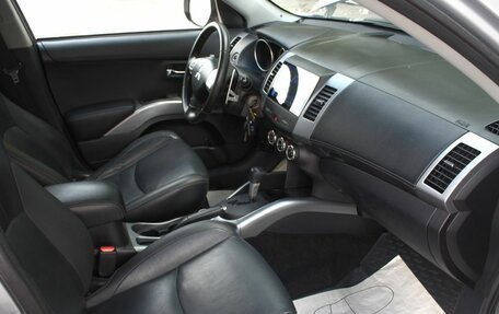 Mitsubishi Outlander III рестайлинг 3, 2010 год, 1 040 000 рублей, 12 фотография