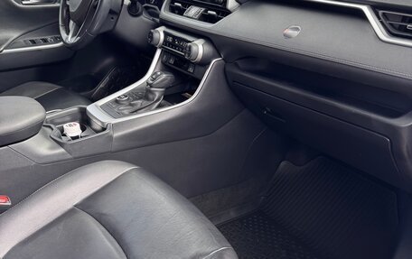 Toyota RAV4, 2020 год, 3 170 000 рублей, 12 фотография