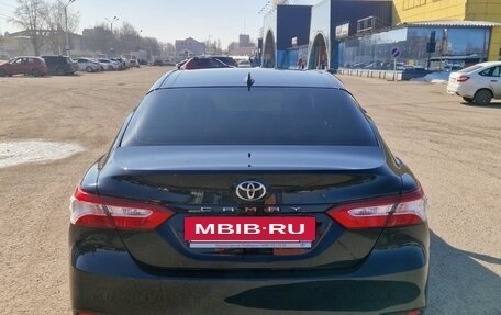 Toyota Camry, 2021 год, 1 999 000 рублей, 6 фотография