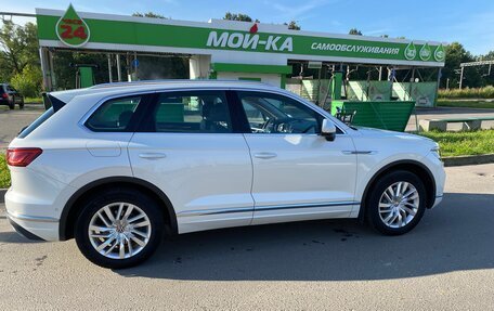 Volkswagen Touareg III, 2018 год, 4 400 000 рублей, 3 фотография