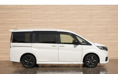 Honda Stepwgn IV, 2021 год, 1 790 000 рублей, 5 фотография
