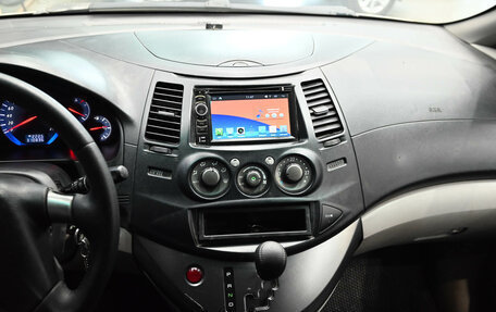 Mitsubishi Grandis, 2005 год, 750 000 рублей, 16 фотография