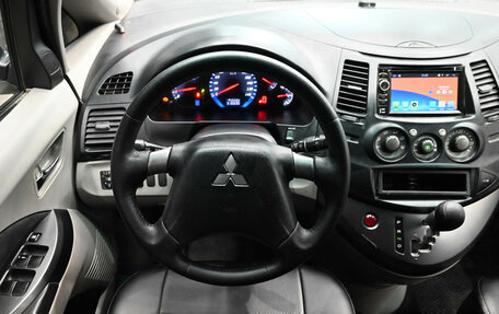 Mitsubishi Grandis, 2005 год, 750 000 рублей, 14 фотография